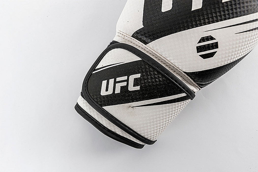 Боксерские перчатки UFC PRO Performance Rush White,16oz 1050_700