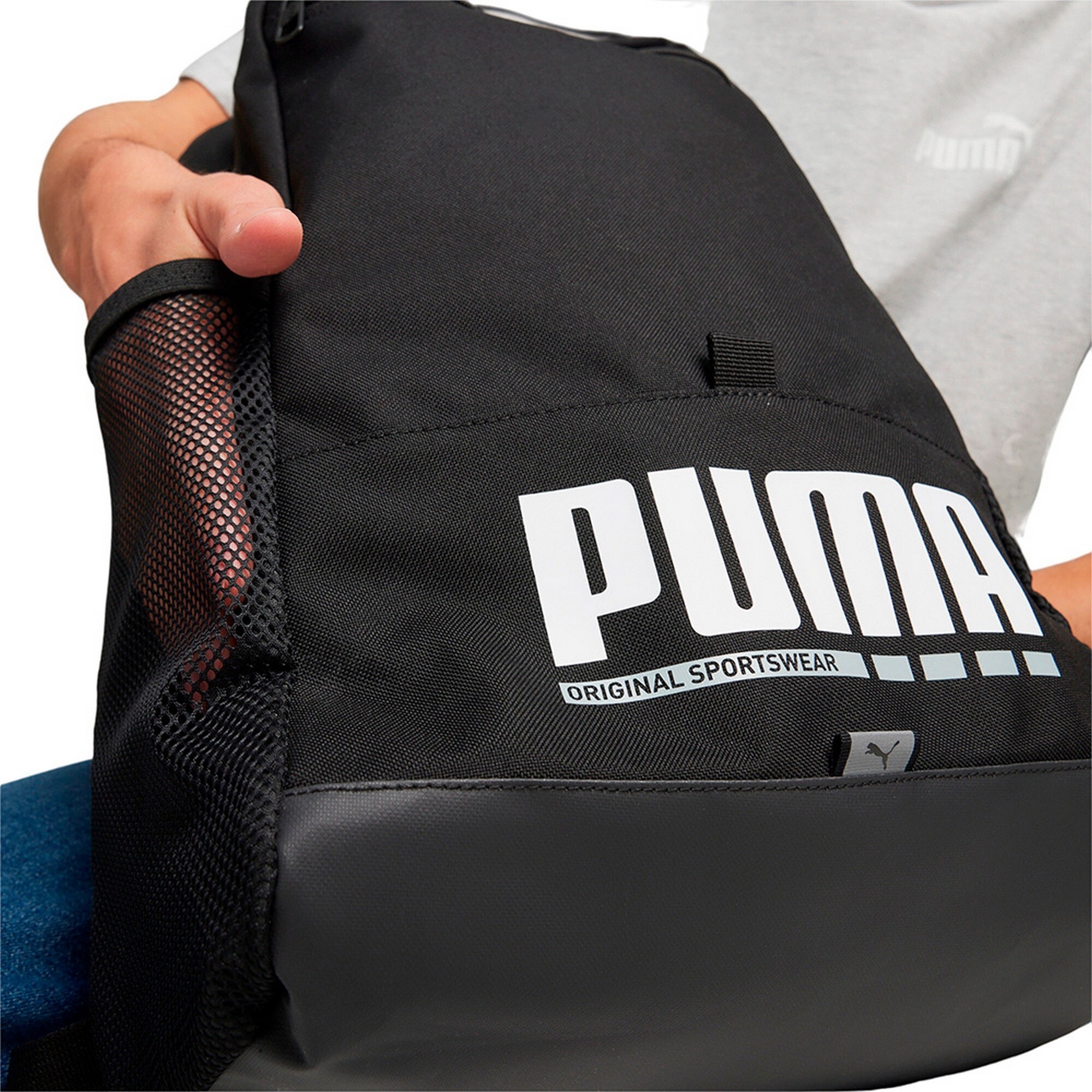 Рюкзак спортивный 47x32x14см, 21л Puma Plus Backpack 09034601 Черный 2000_2000