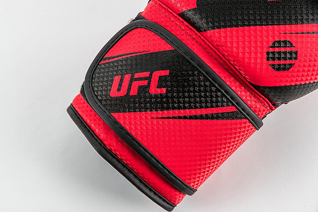 Боксерские перчатки UFC PRO Performance Rush Red,16oz 1050_700